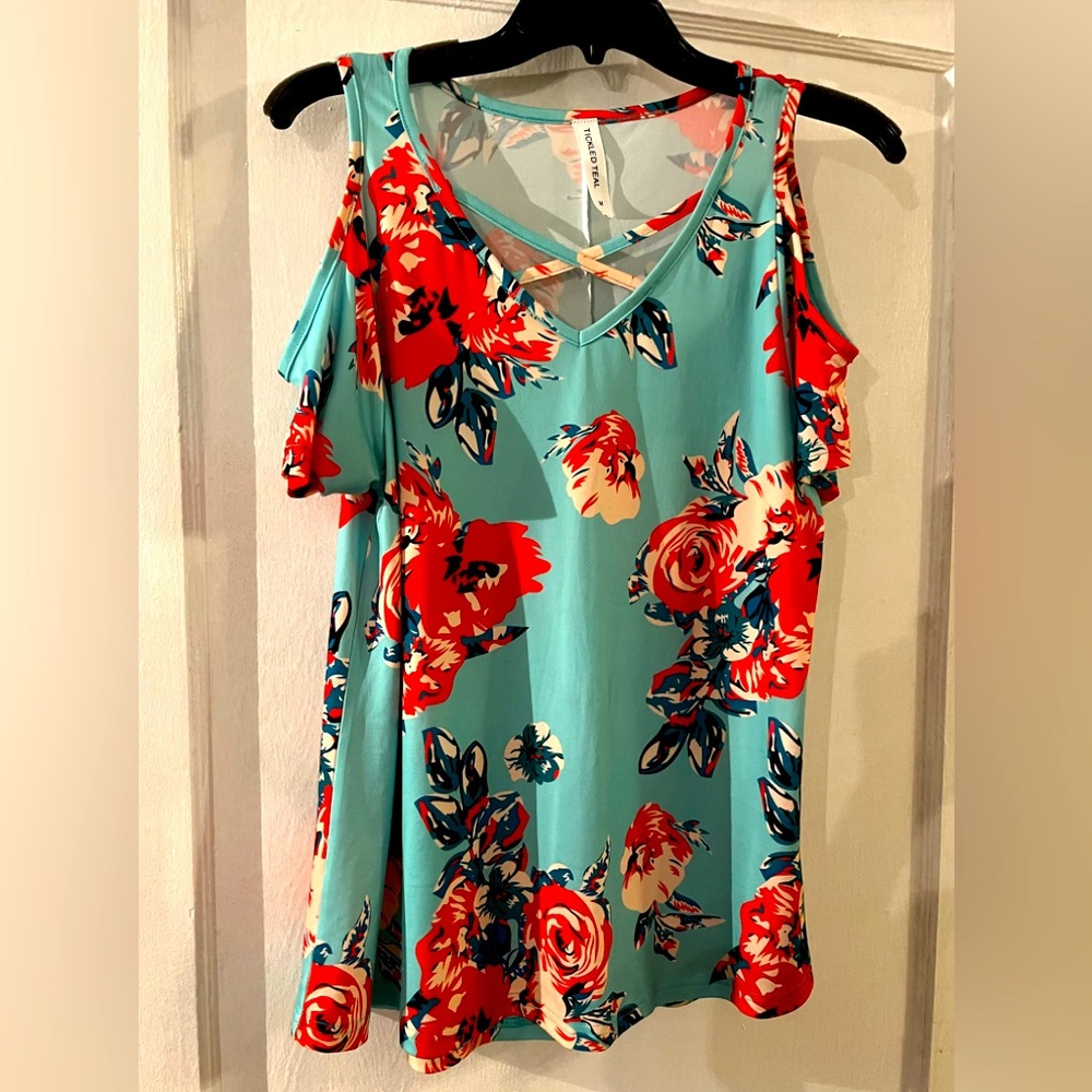 Beautiful floral top-Closet clear out-2/$16